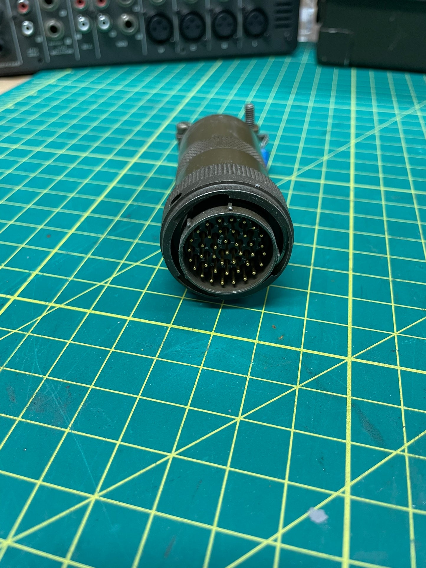 Greeblie - Multi-Pin Circular Connector
