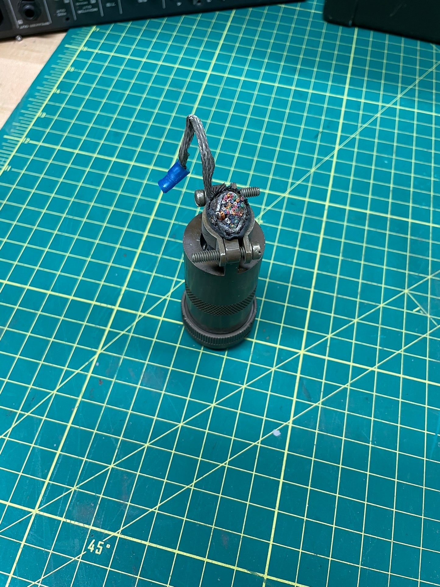 Greeblie - Multi-Pin Circular Connector