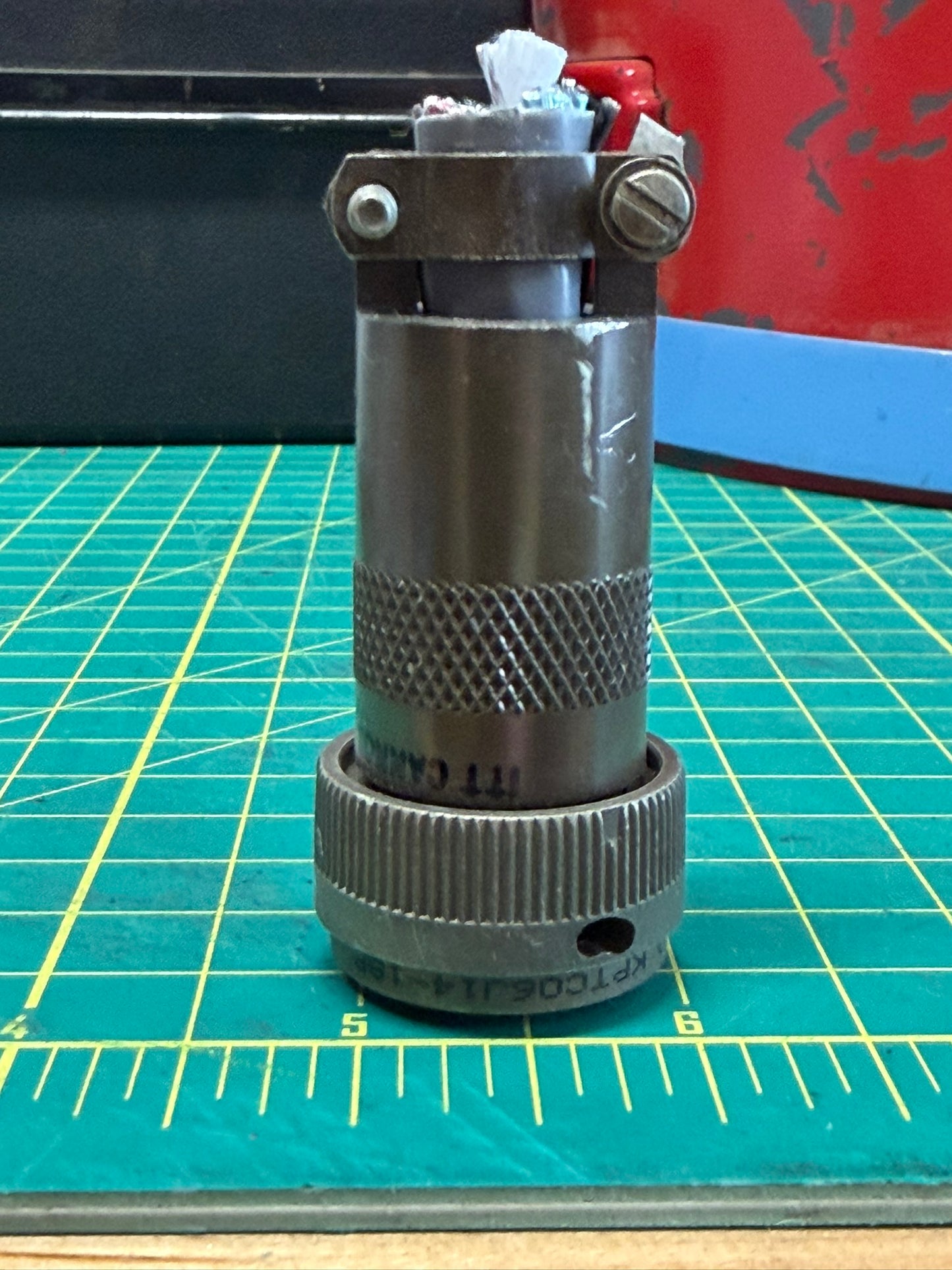 Greeblie Male 18-Pin Circular Connector Medium