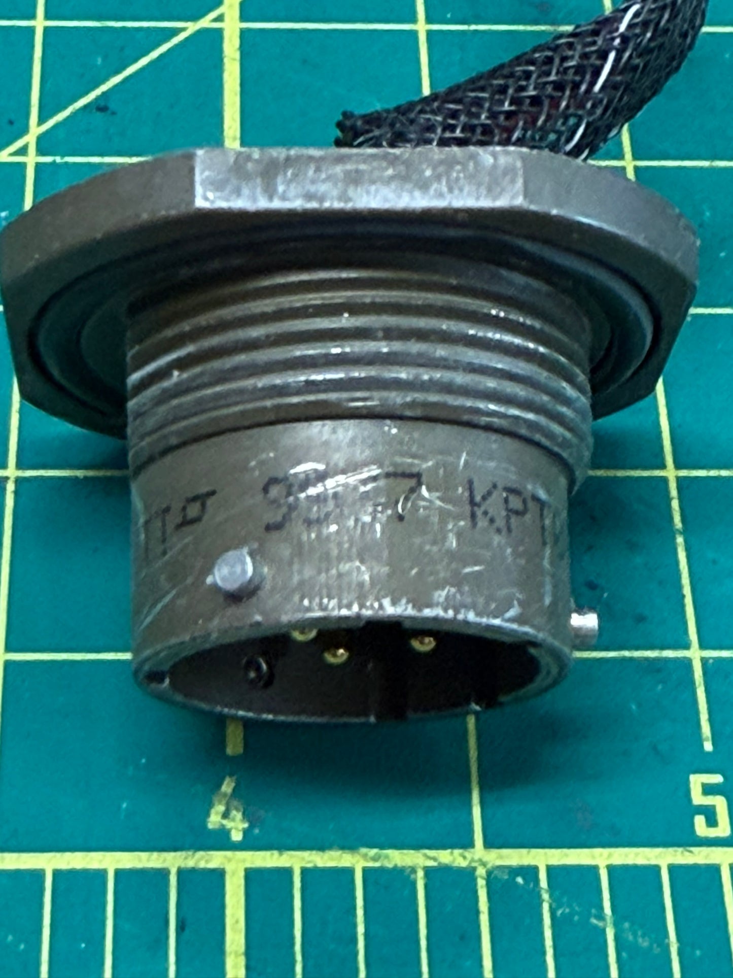 Greeblie Male 5-Pin Jamnut Mount Medium