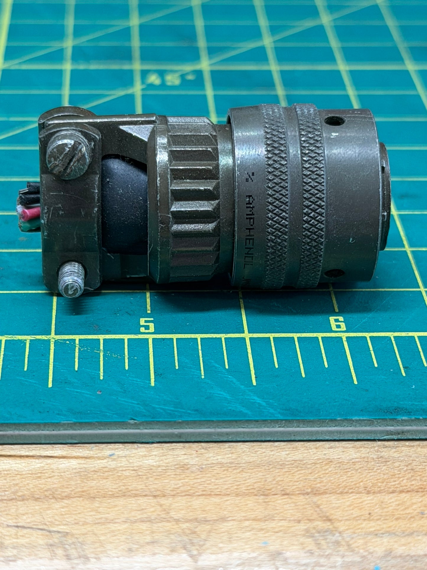 Greeblie Female 10-Socket Circular Connector Medium 2