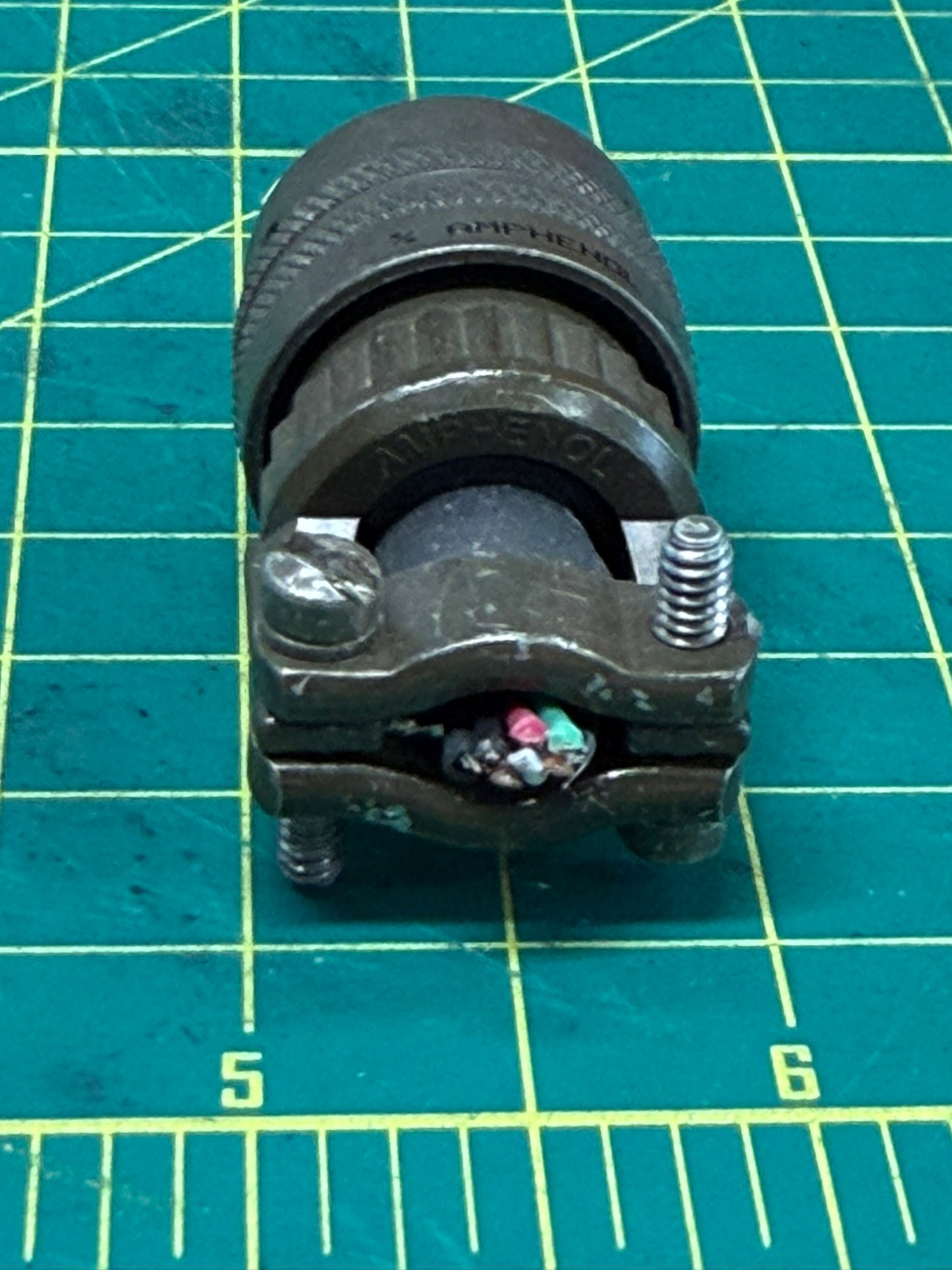 Greeblie Female 10-Socket Circular Connector Medium 2