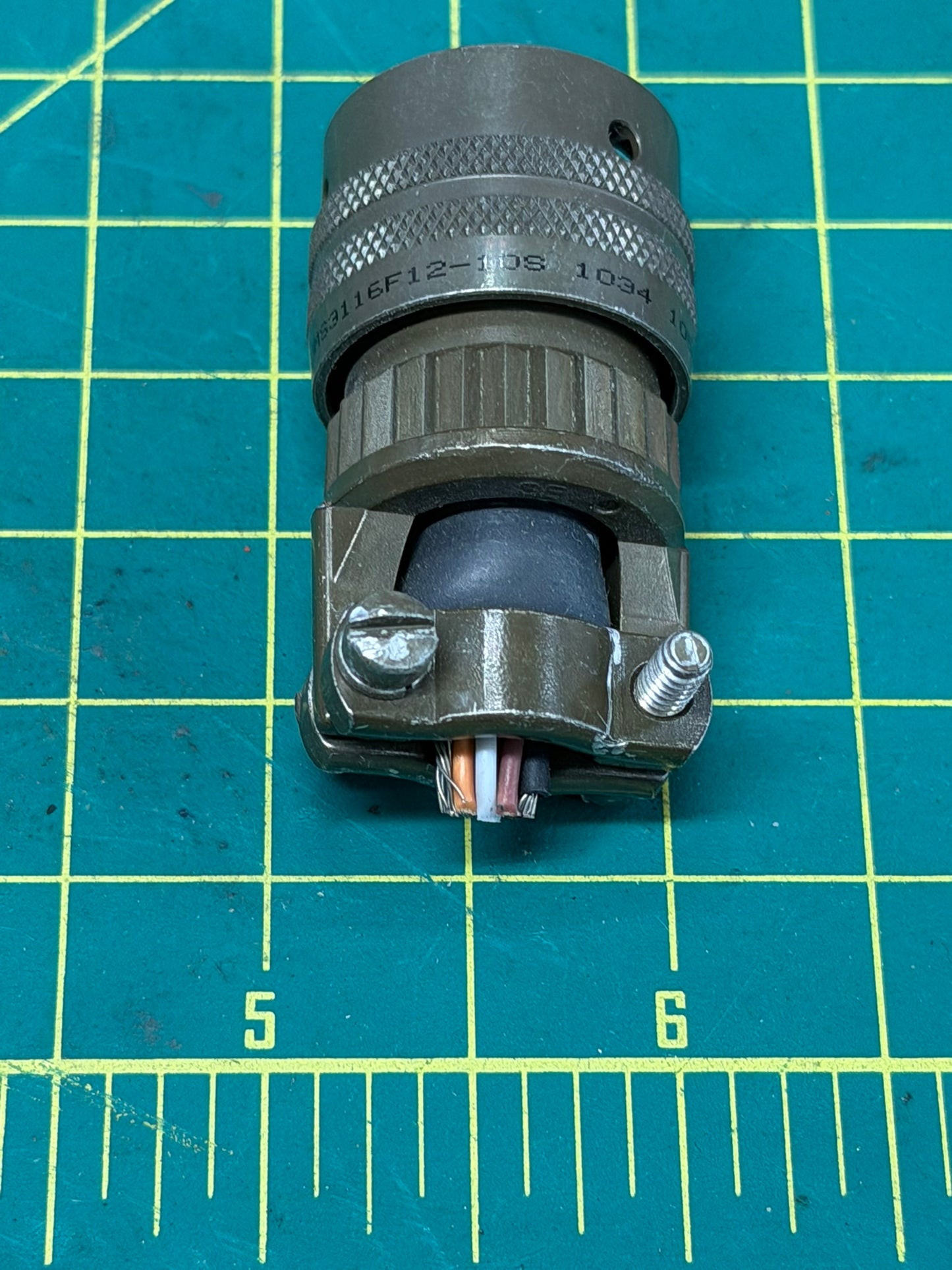 Greeblie Female 10-Socket Circular Connector Medium 2