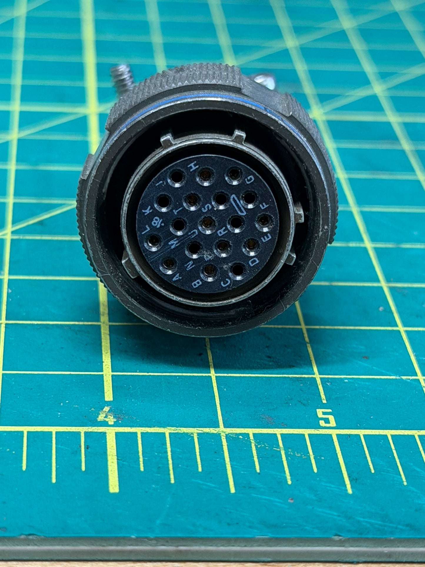Greeblie Female 18 -Socket Glenair Circular Connector Medium 3