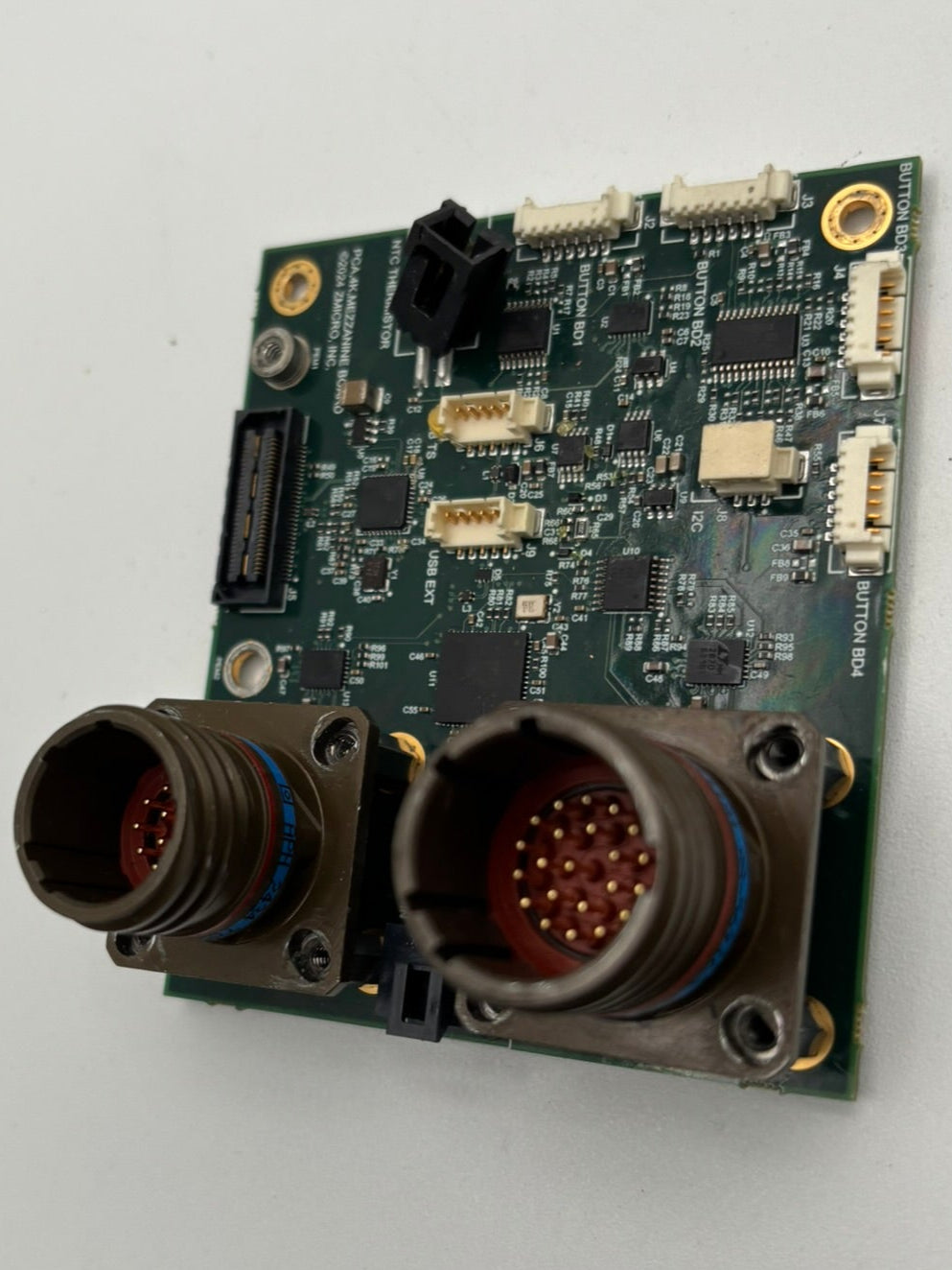 1 Greeblie - Small Board with 2 canon plugs